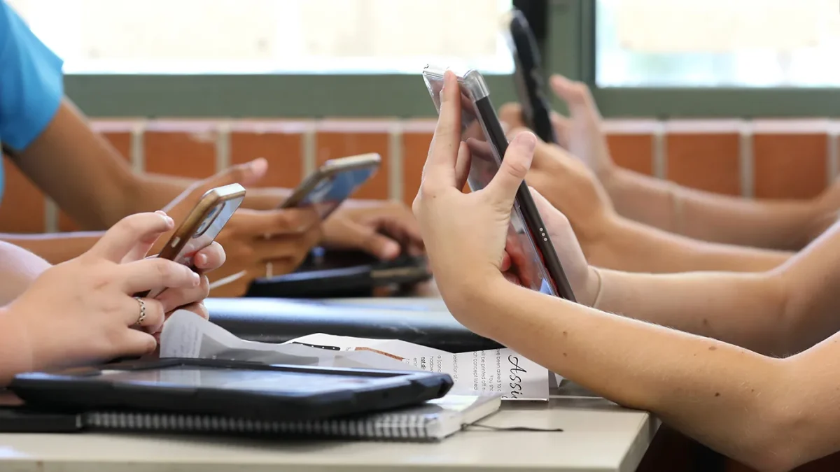 Should phones be banned in schools?