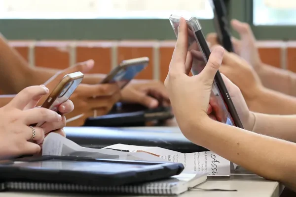 Should phones be banned in schools?