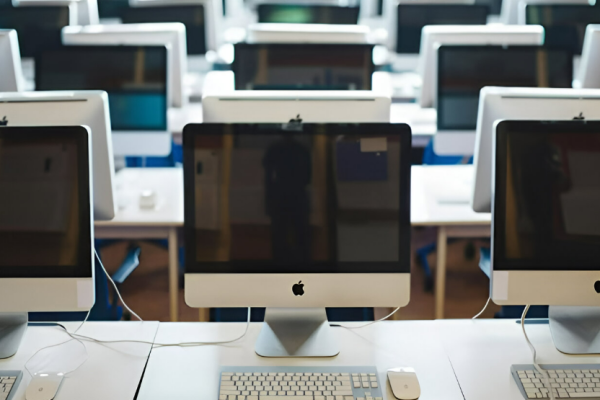 https://www.freepik.com/premium-ai-image/photo-classroom-computers-empty-no-people-with-many-monitor-computer-white-desk_224573601.htm